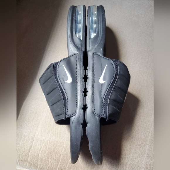 Nike Air Max Camden Slide BQ4626-003 In Black Size Mens 11 - Picture 7 of 9